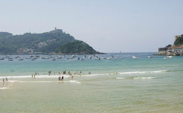 Bahía de La Concha. El teleférico habría unido Urgulll con la isla de Santa Clara e Igeldo. 