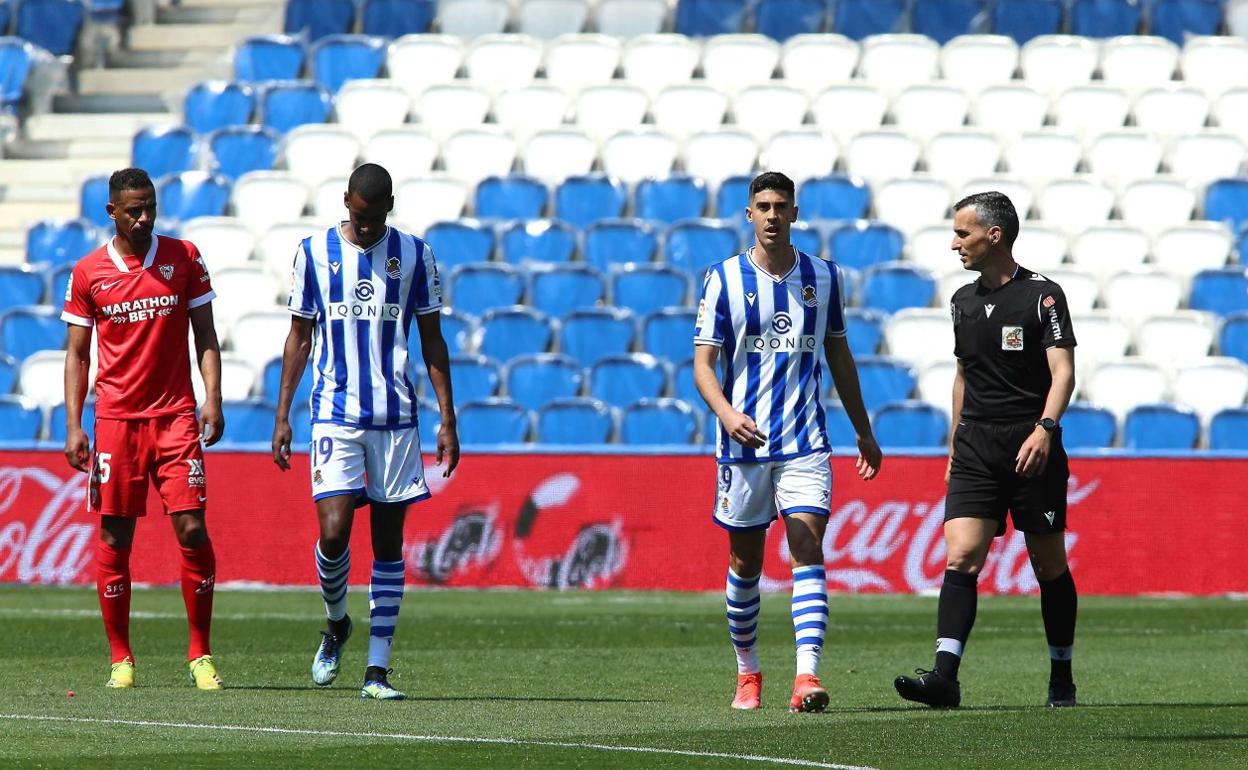 Isak y Carlos Fernández son dos de los delanteros sobre los que la Real construirá su línea de ataque de la próxima temporada. 