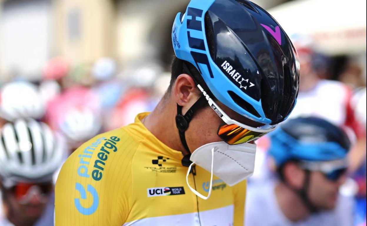 Jakob Fuglsang salió ayer de amarillo tras el abandono de Vlasov. 