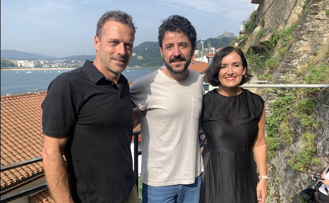 Xabi Solano 'Bi Mundu': Elkanoren bidaiari doinu eta letra jarri dio Solanok