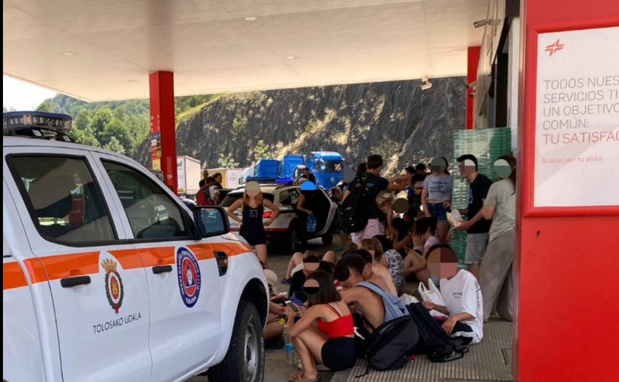 Los jóvenes evacuados..