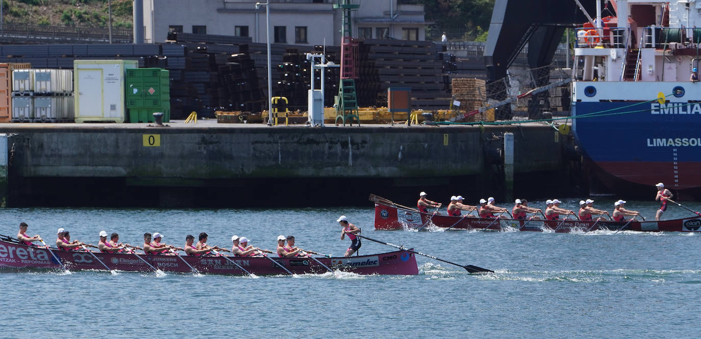 Fotos: Primeras banderas para Arkote y Hondarribia