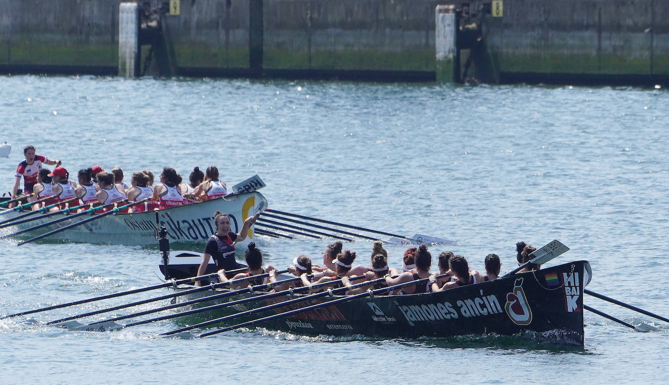 Fotos: Primeras banderas para Arkote y Hondarribia