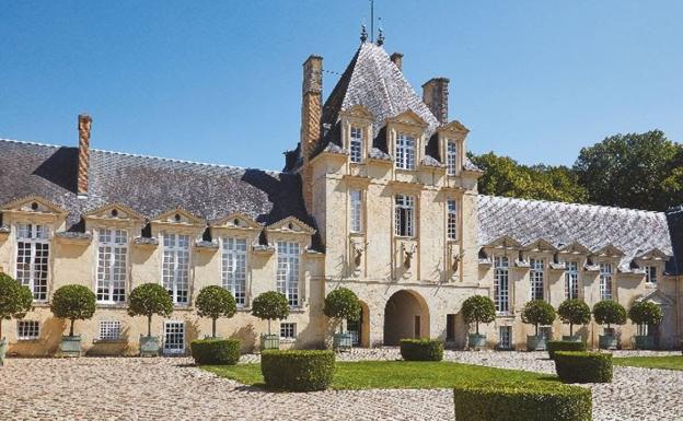 Imagen principal - Vistas parciales del Château du Jonchet y del Hôtel d'Orrouer, de donde procedían la mayoría de las piezas.