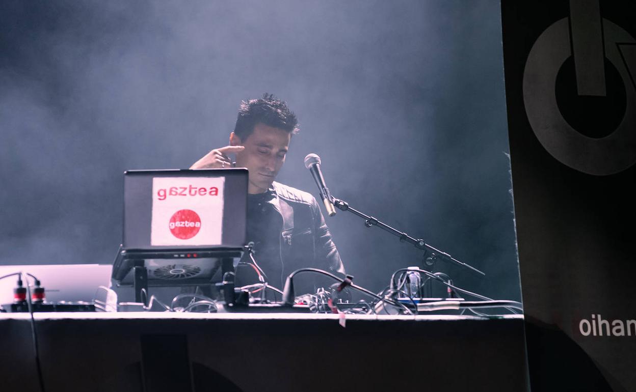 Kalera irtengo da Gaztea. Sanferminetan, esaterako, Oihan Vegak Gaztelu Plazako giroa berotuko du.