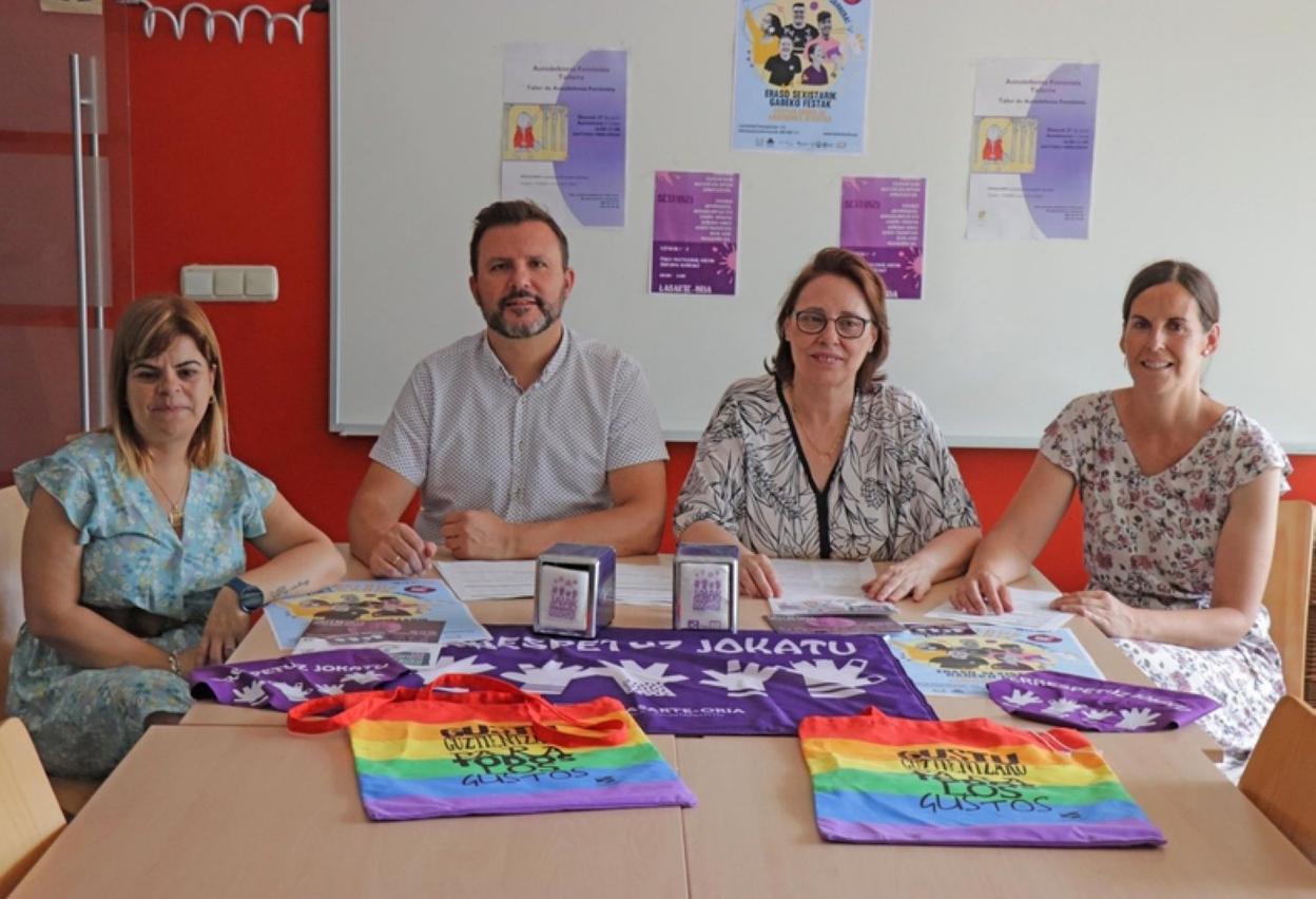 Representantes municipales y de la Diputación en la presentación. 
