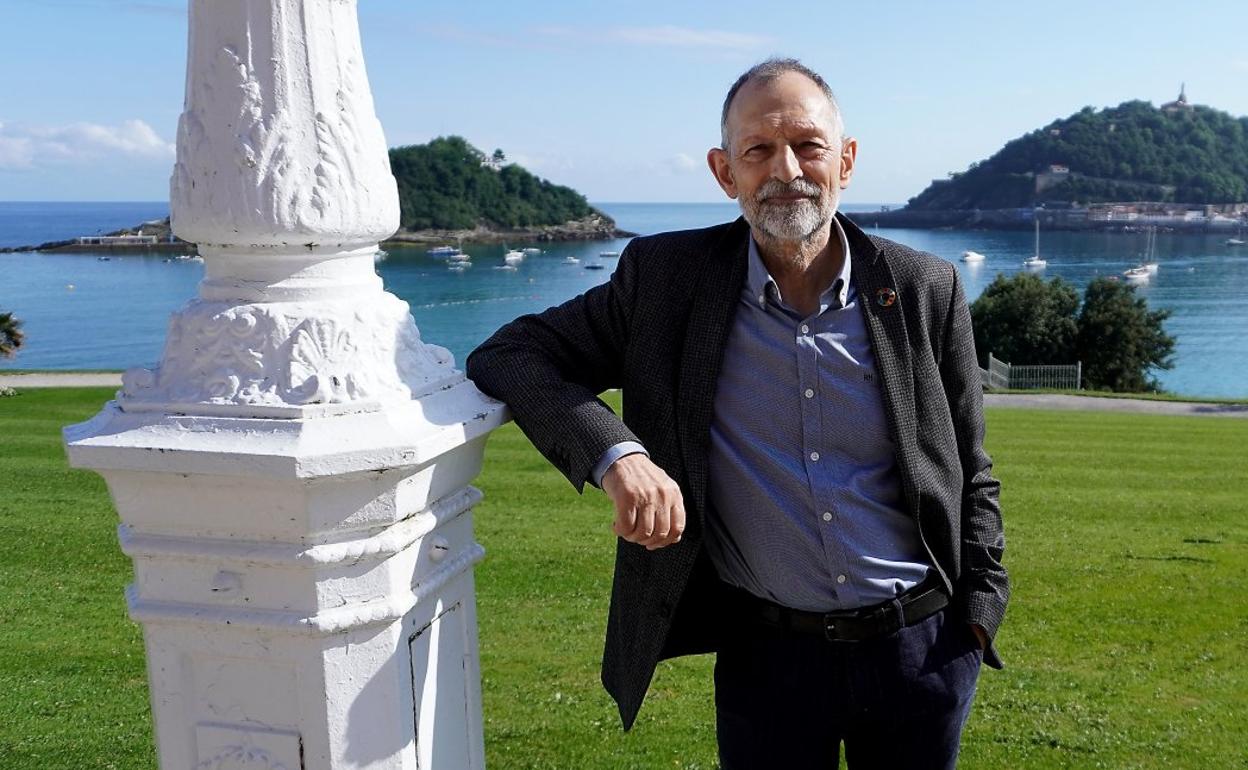 Víctor Viñuales, en el Palacio de Miramar antes de participar en el curso de verano de la UPV-EHU. 