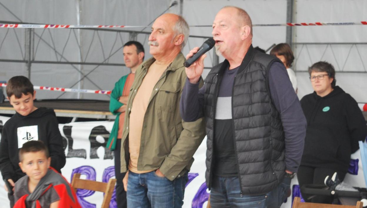 Sebastian Lizaso eta Millan Telleria bertsolariak jaietan izan ziren, atzo.