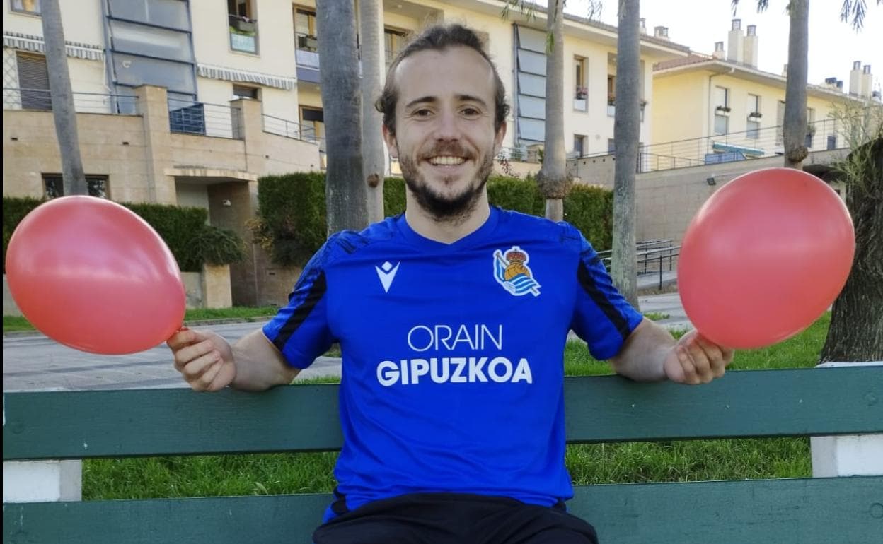 Yeray Veróniz, con globos como los que competirá el domingo en Barcelona. 