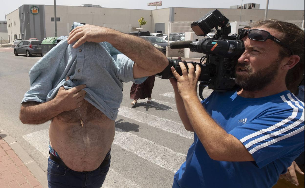 El conductor que, presuntamente, atropelló intencionadamente el pasado sábado a un grupo de ciclistas, entre ellos Alejandro Valverde, en una pedanía de Murcia ha sido puesto en libertad con cargos tras declarar este lunes ante la titular del juzgado de Instrucción número 3 de Murcia. 