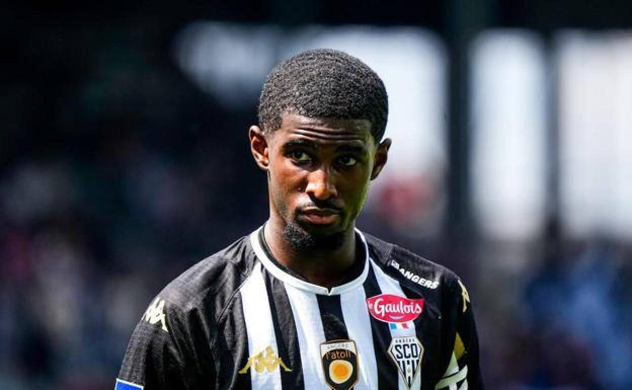 El nuevo fichaje de la Real Sociedad, Mohamed-Ali Cho, ha sido visto esta tarde por el barrio de Gros