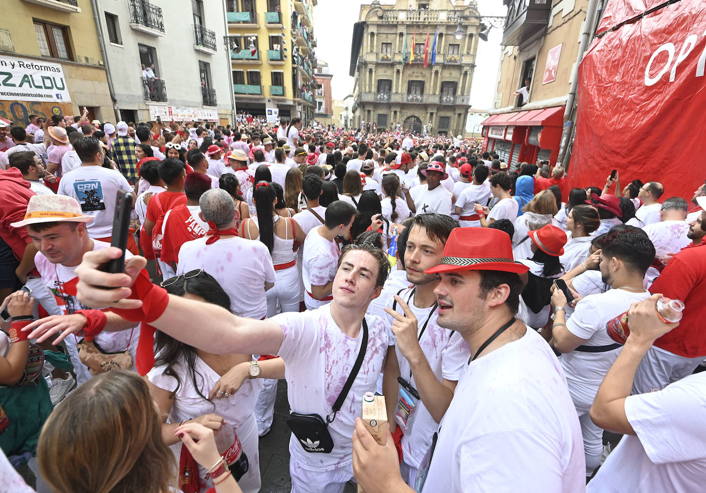 Fotos: Empapados en la fiesta de siempre