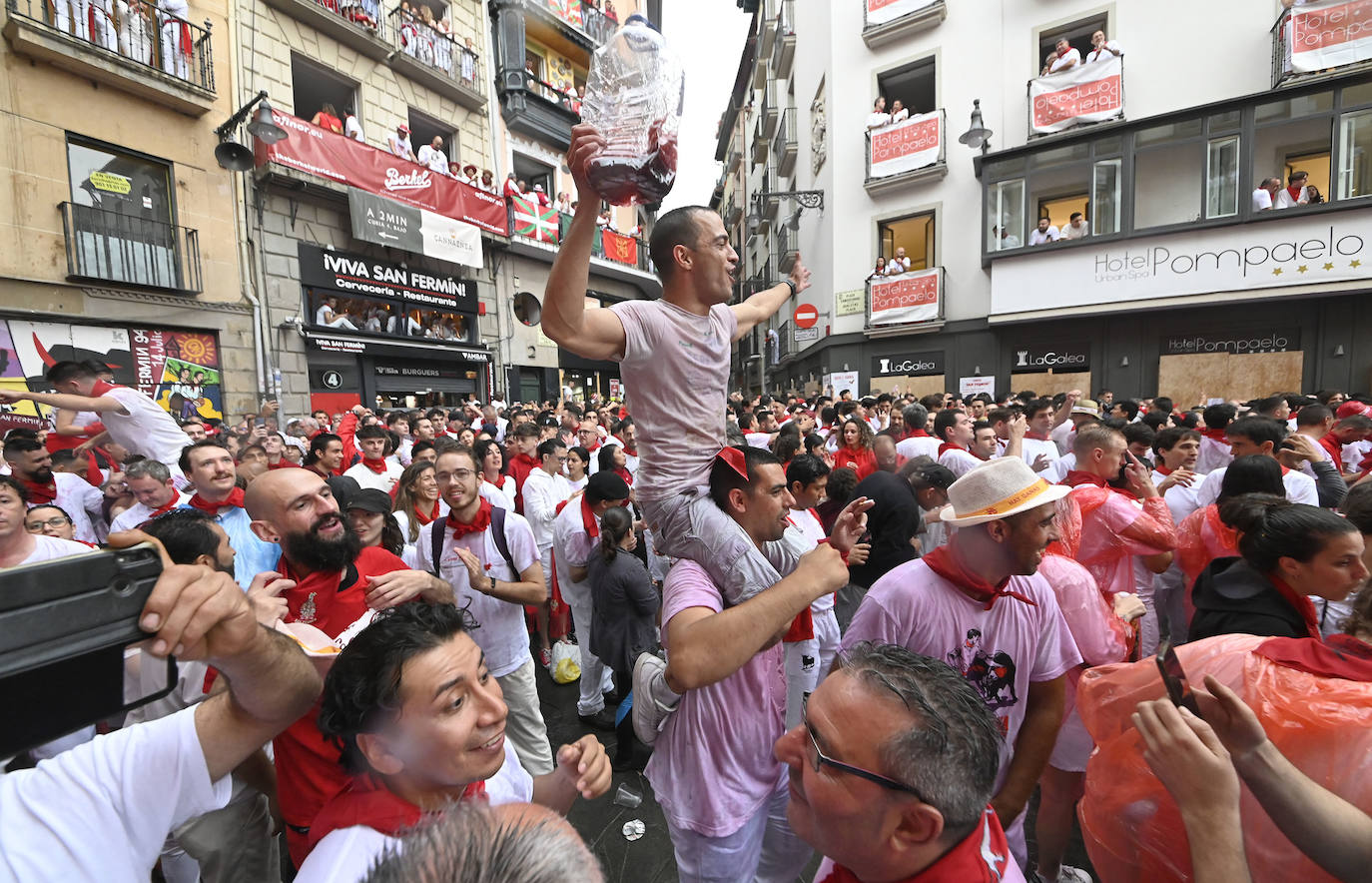 Fotos: Empapados en la fiesta de siempre