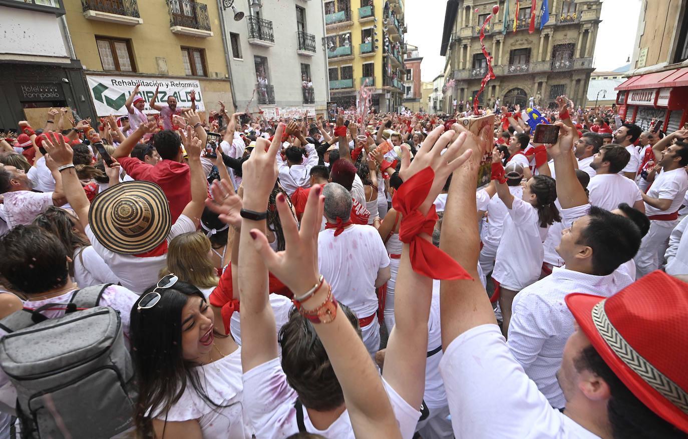 Fotos: Empapados en la fiesta de siempre