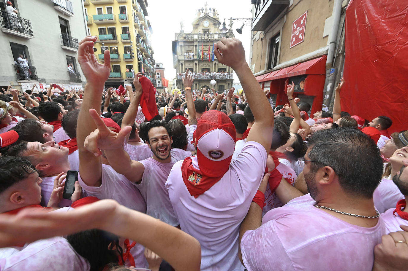 Fotos: Empapados en la fiesta de siempre