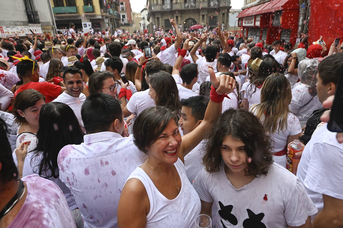 Fotos: Empapados en la fiesta de siempre