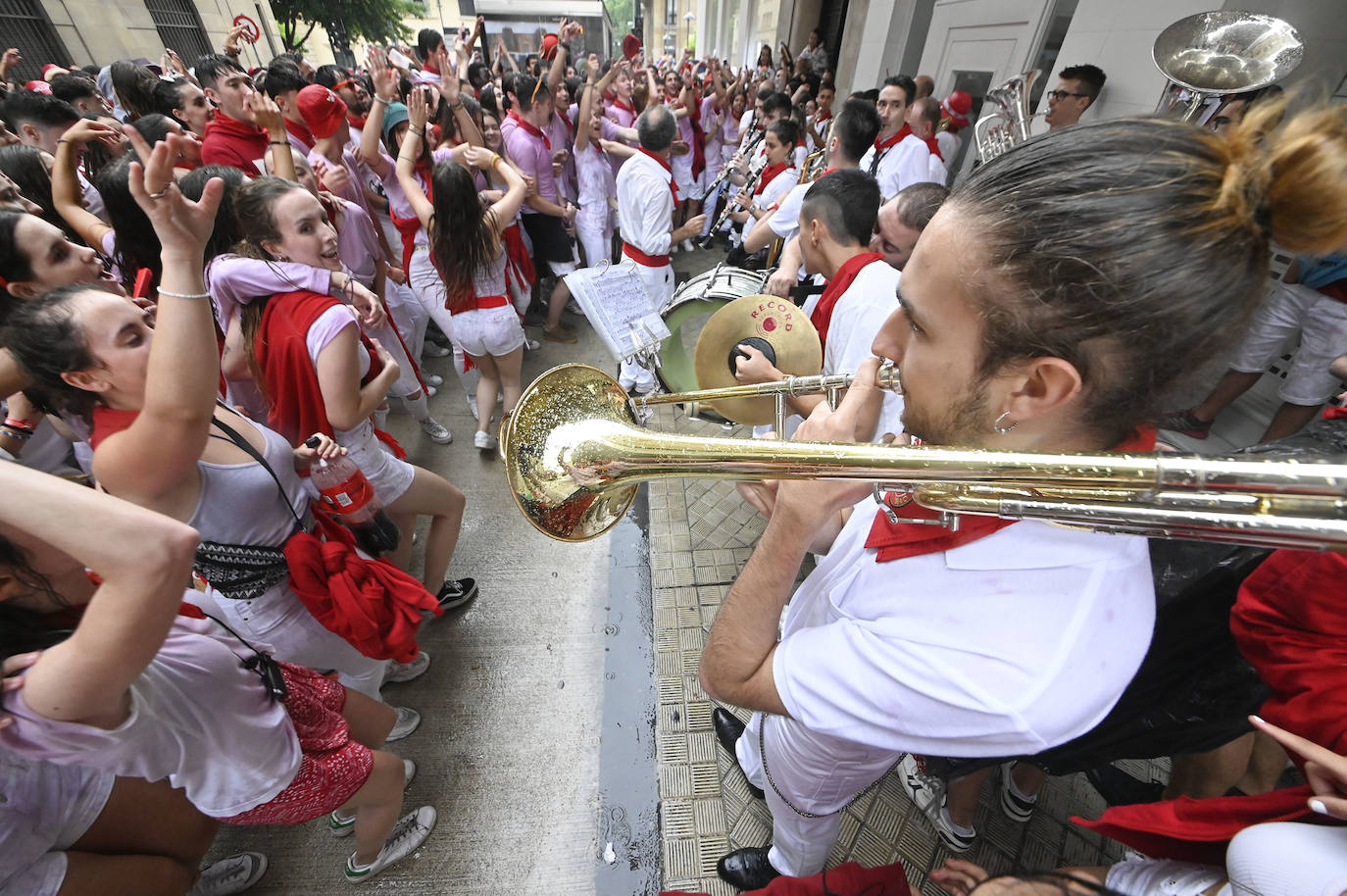 Fotos: Empapados en la fiesta de siempre