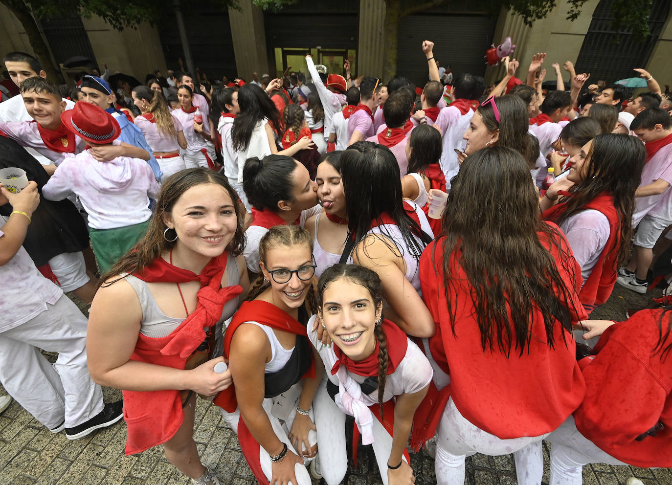 Fotos: Empapados en la fiesta de siempre