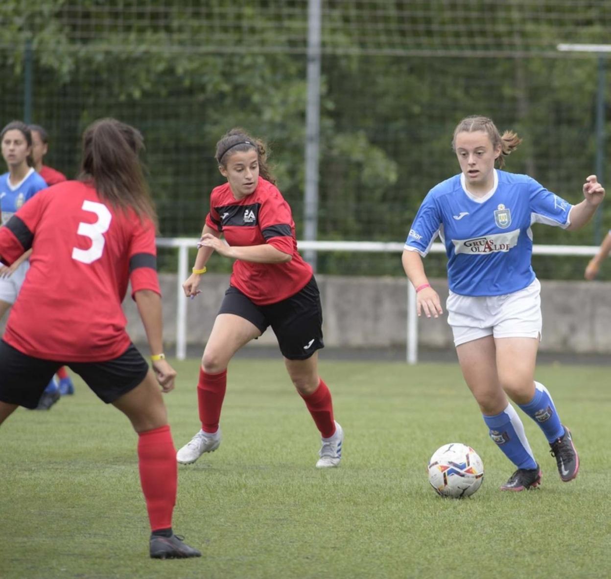 Herrialde eta kultura ezberdinetako jendea elkarren aurka lehiatzen da. 