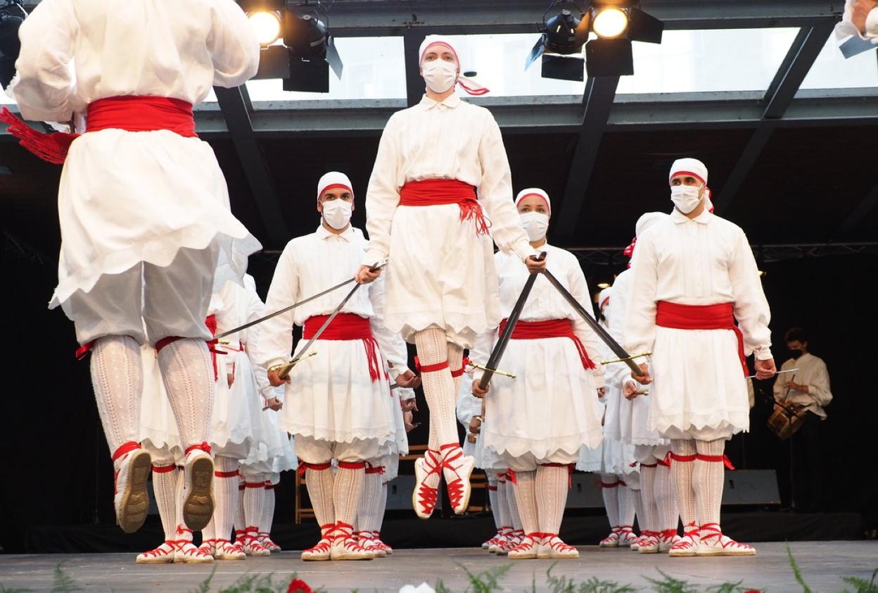 Haritz Euskal Dantzari Taldea volverá a actuar ante su público en esta nueva cita con el festival de folklore. 