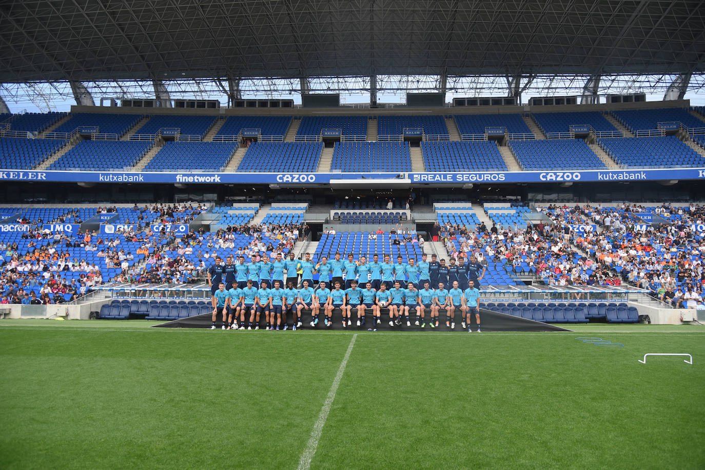 Fotos: Así ha sido el primer entrenamiento de La Real Sociedad en el Reale Arena