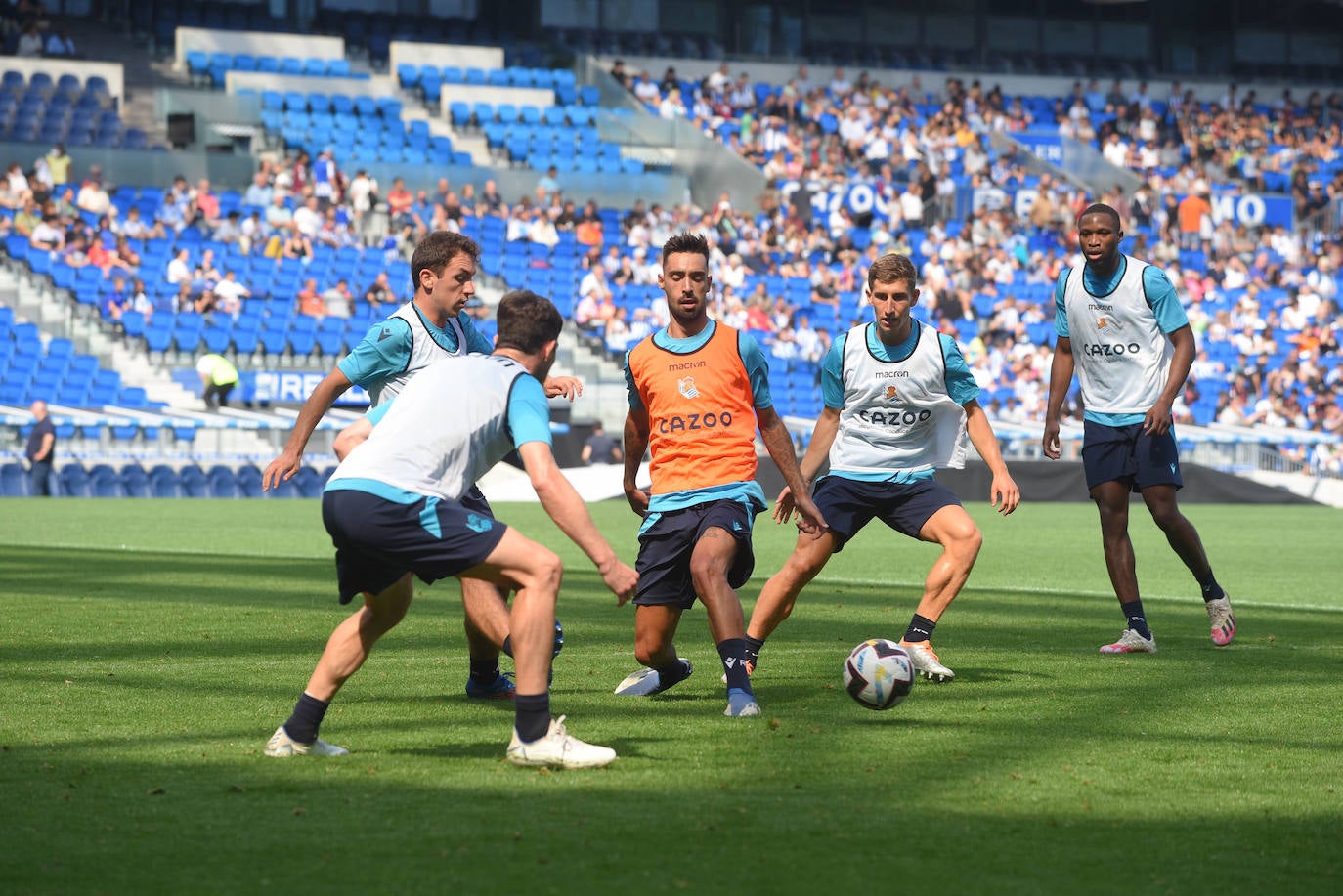 Fotos: Así ha sido el primer entrenamiento de La Real Sociedad en el Reale Arena