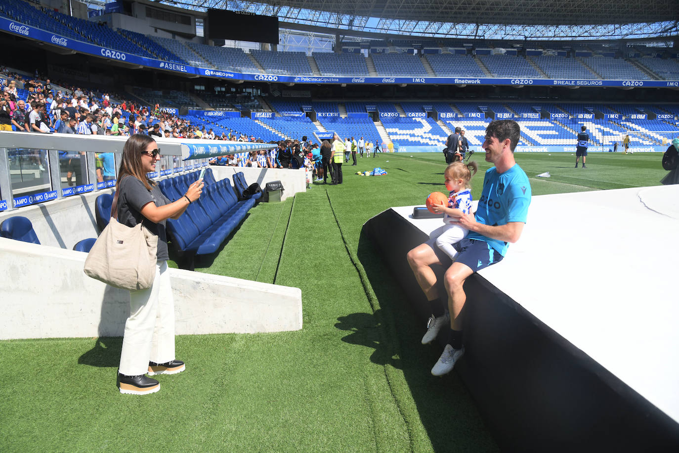 Fotos: Así ha sido el primer entrenamiento de La Real Sociedad en el Reale Arena