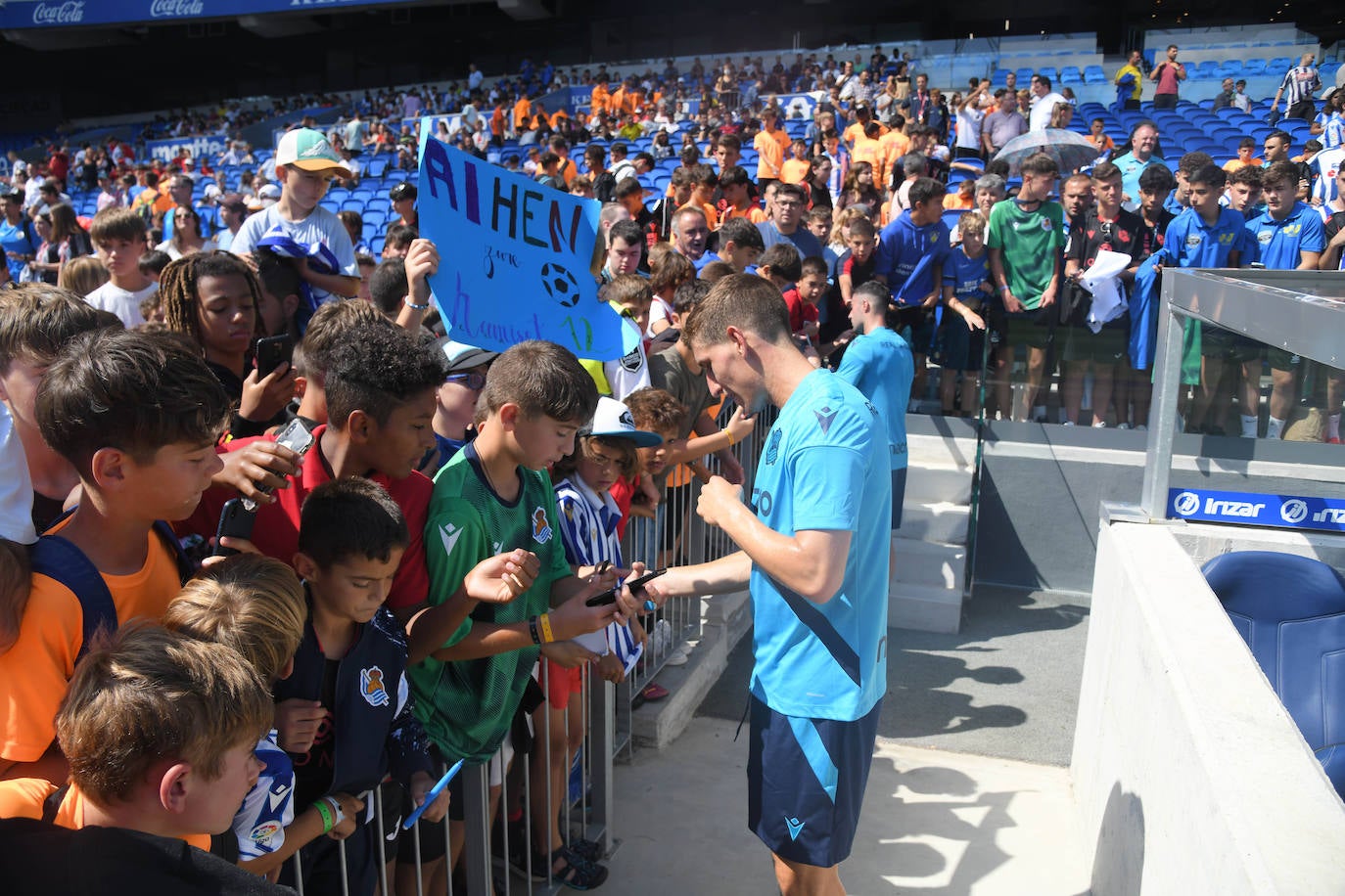 Fotos: Así ha sido el primer entrenamiento de La Real Sociedad en el Reale Arena