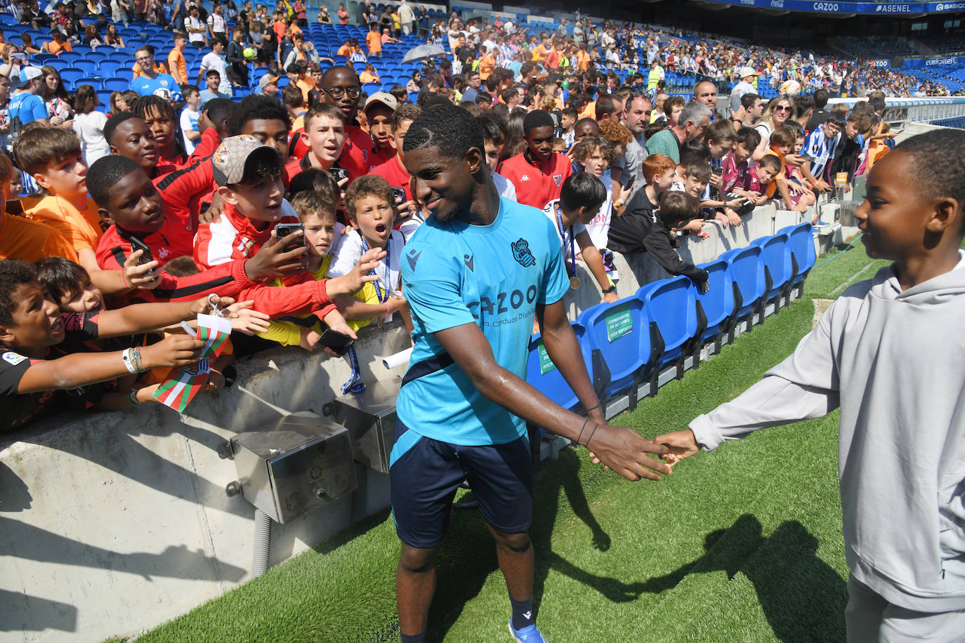Fotos: Así ha sido el primer entrenamiento de La Real Sociedad en el Reale Arena