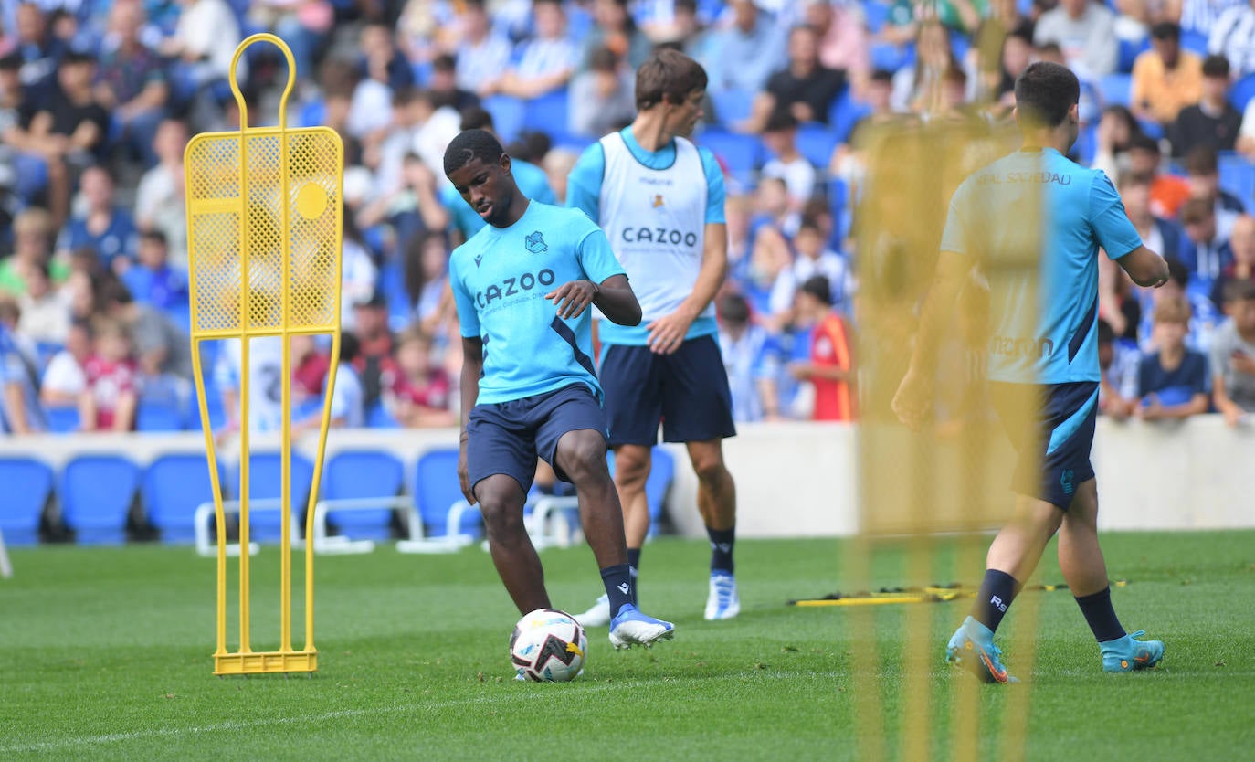 Fotos: Así ha sido el primer entrenamiento de La Real Sociedad en el Reale Arena