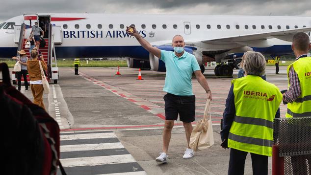 El primer vuelo de la aerolínea British Airaways ha llegado este viernes a Hondarribia.