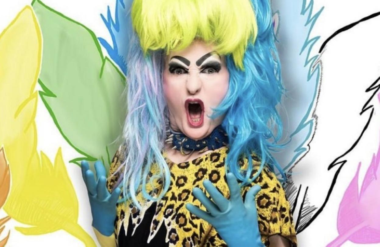 Eduardo Gaviña, álter ego de Yourgurinha Borova, tiene incontinencia creativa sobre el escenario. 