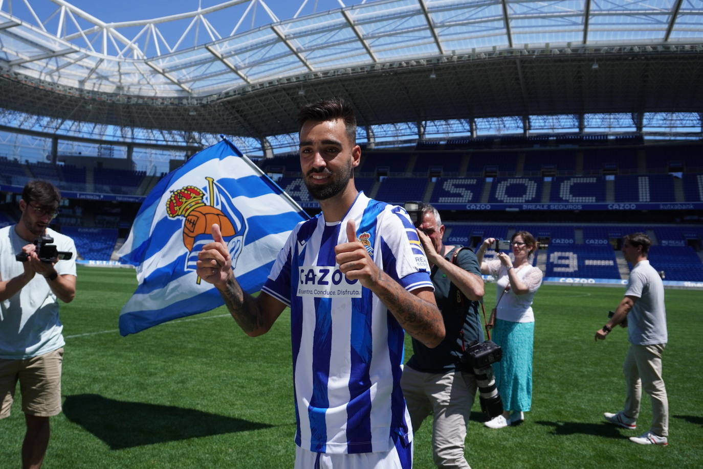 Brais Méndez ha sido presentado este lunes en Anoeta.