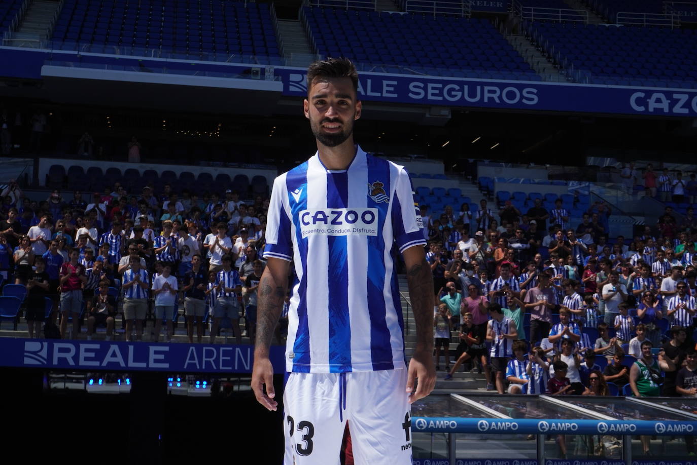 Brais Méndez ha sido presentado este lunes en Anoeta.