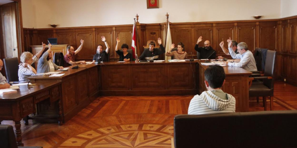 El pleno aprobó por unanimidad todos los temas tratados. 