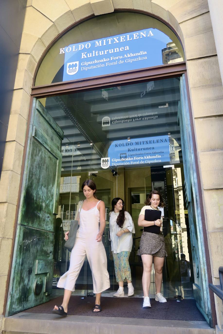 Fotos: El Koldo Mitxelena seguirá abierto al público hasta enero por los sucesivos retrasos de la obra