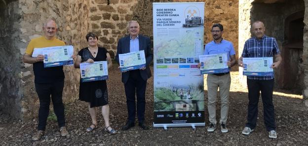 Las autoridades presentaron las últimas novedades del parque minero del Goierri. 