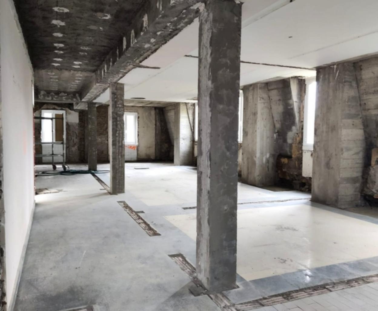 Un equipamiento básico de las plantas y la creación de la estructura para un ascensor en el futuro.