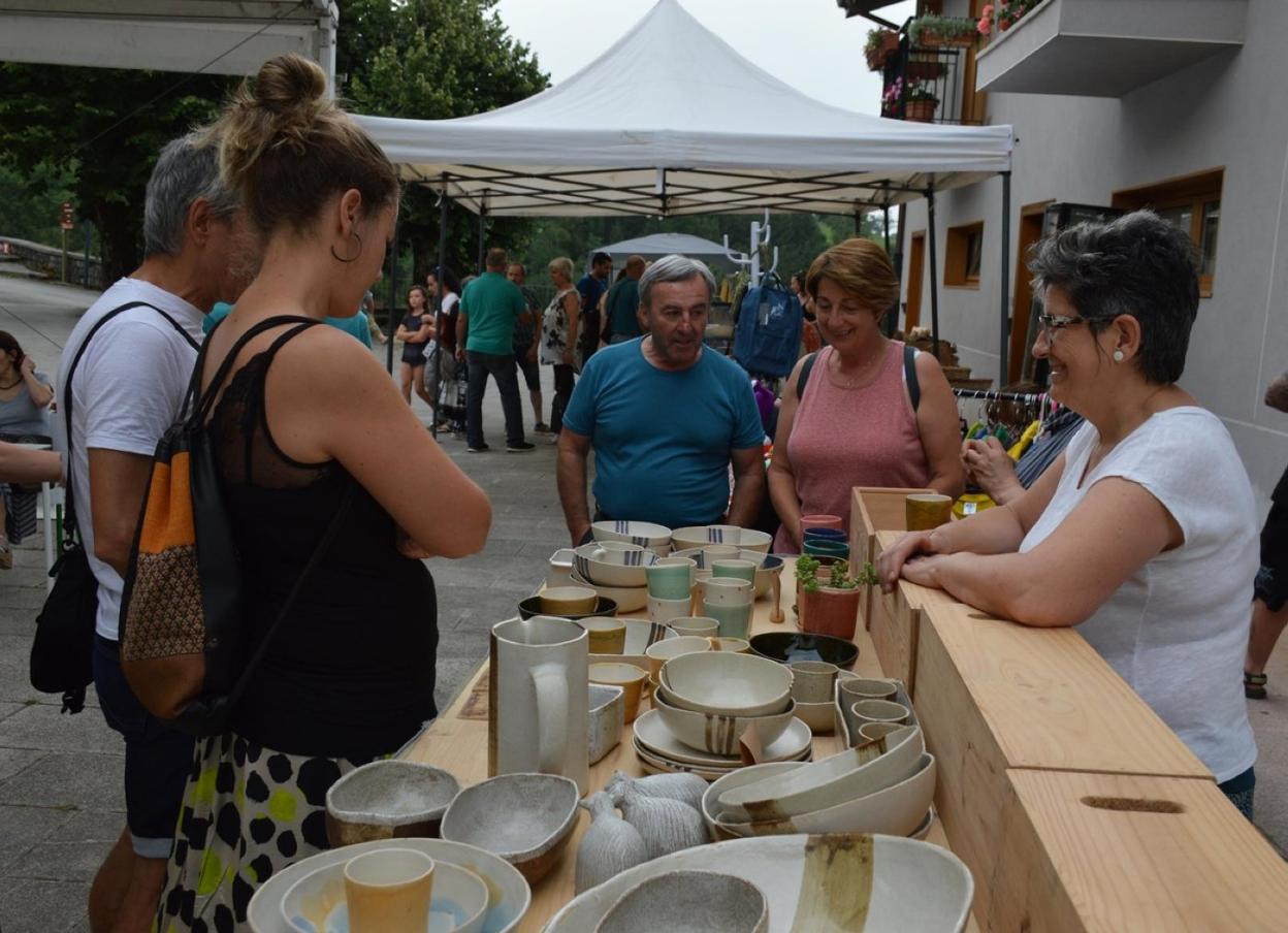 Egin diren ekintzen artean azoka edo zubi historikoen ibilbidea aurkitzen dira. 