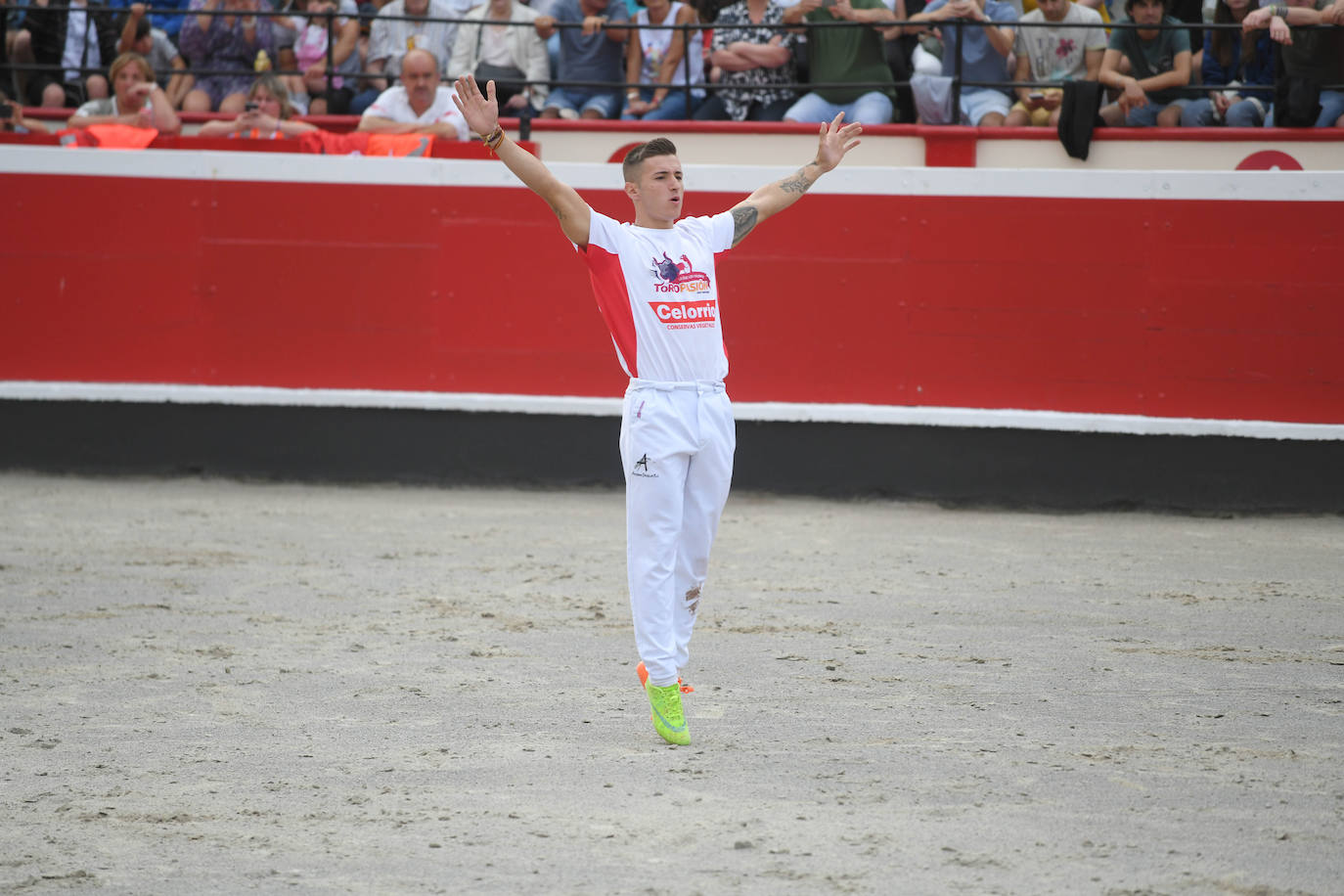 Fotos: Los recortadores y sus piruetas conquistan la Plaza de Toros de Azpeitia