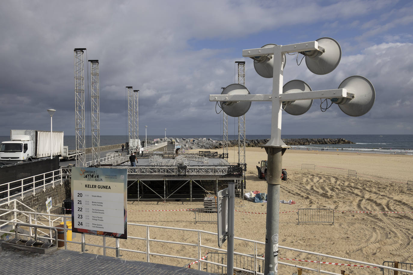 Fotos: Desmontaje de los escenarios del Jazzaldia