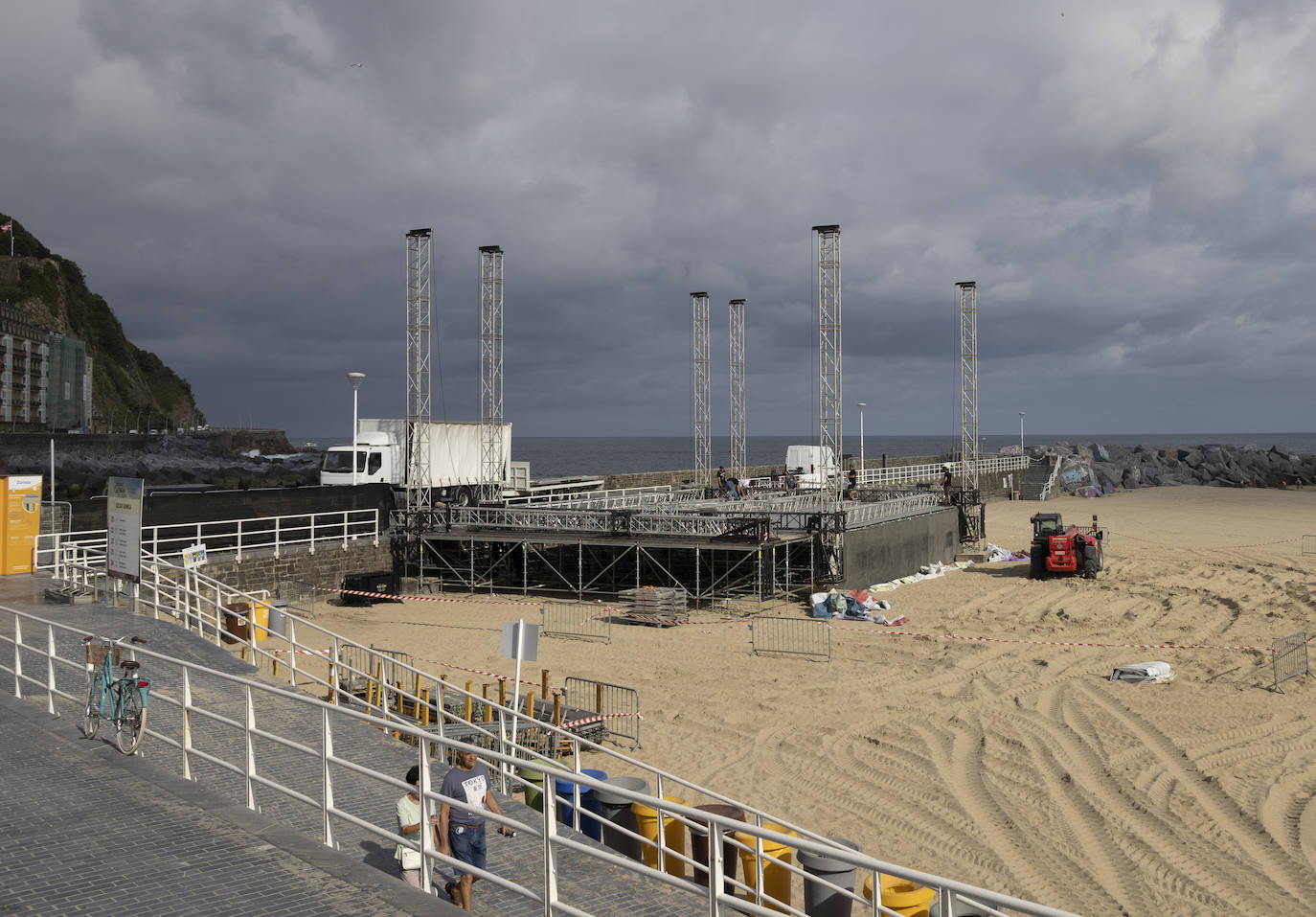 Fotos: Desmontaje de los escenarios del Jazzaldia