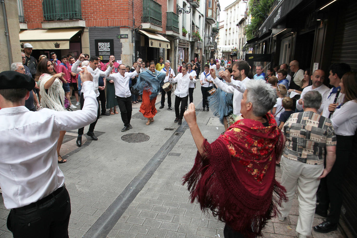 Fotos: Por primera vez en 500 años una mujer encabeza la eskudantza de santaneros de Ordizia