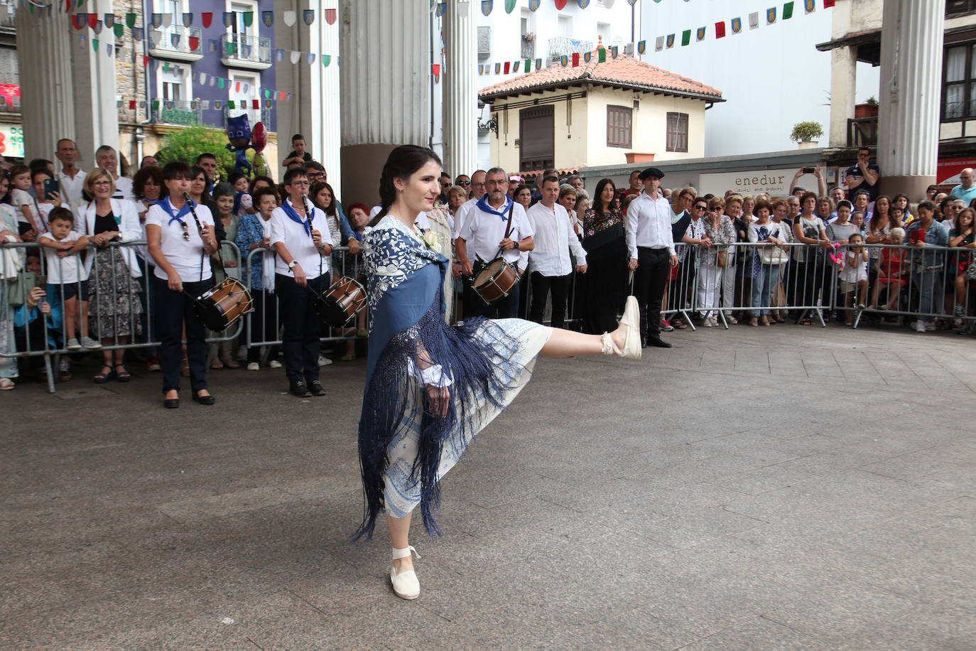 Fotos: Por primera vez en 500 años una mujer encabeza la eskudantza de santaneros de Ordizia