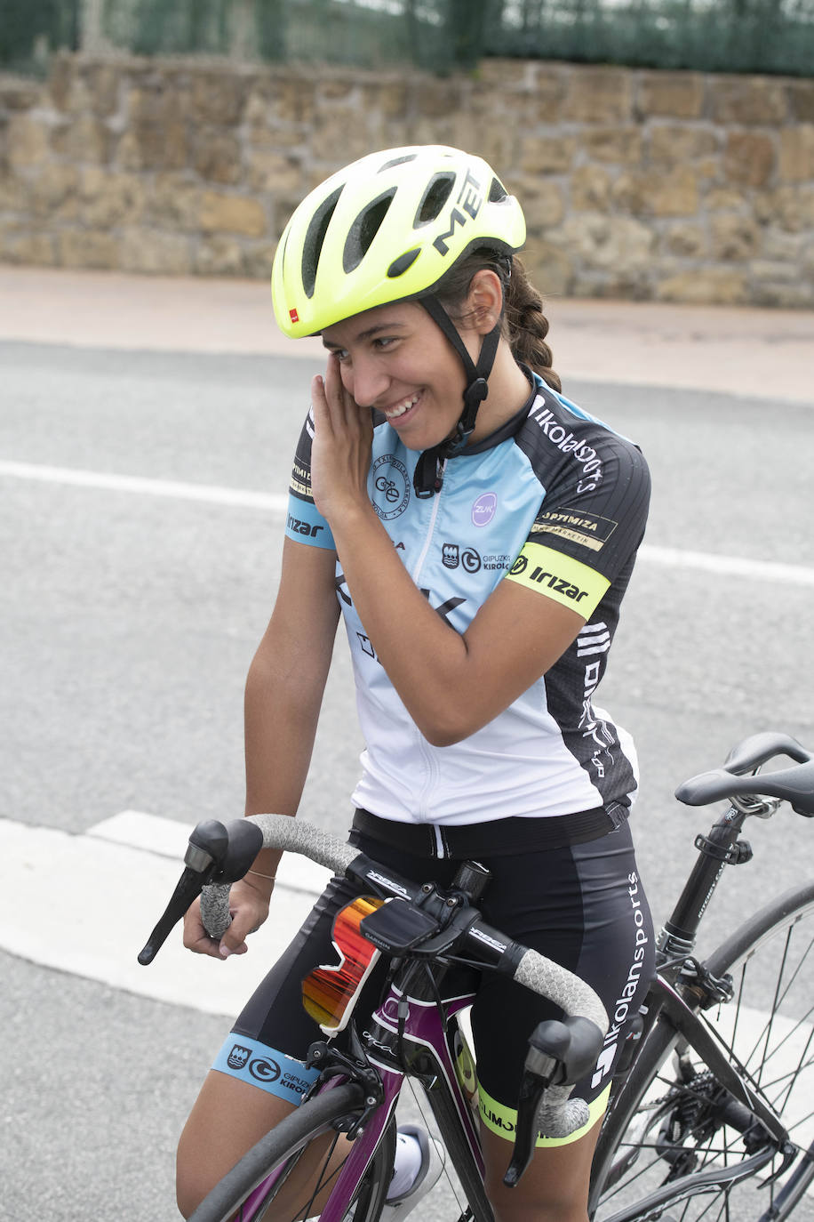 Fotos: Las ciclistas pedalean la subida del final de la Clásica