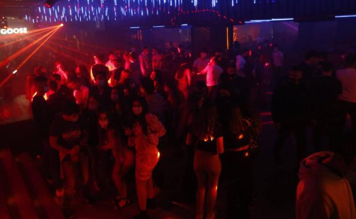 La Ertzaintza investiga un nuevo pinchazo a una joven en una discoteca de Vitoria