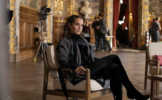 Alicia Vikander en una escena de la serie