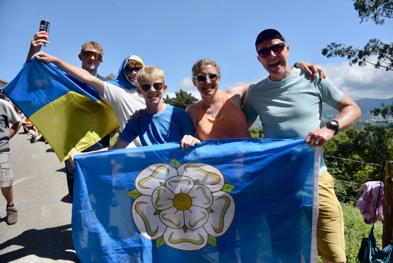 Fotos: Los aficionados se preparan para la llegada de los ciclistas a Murgil