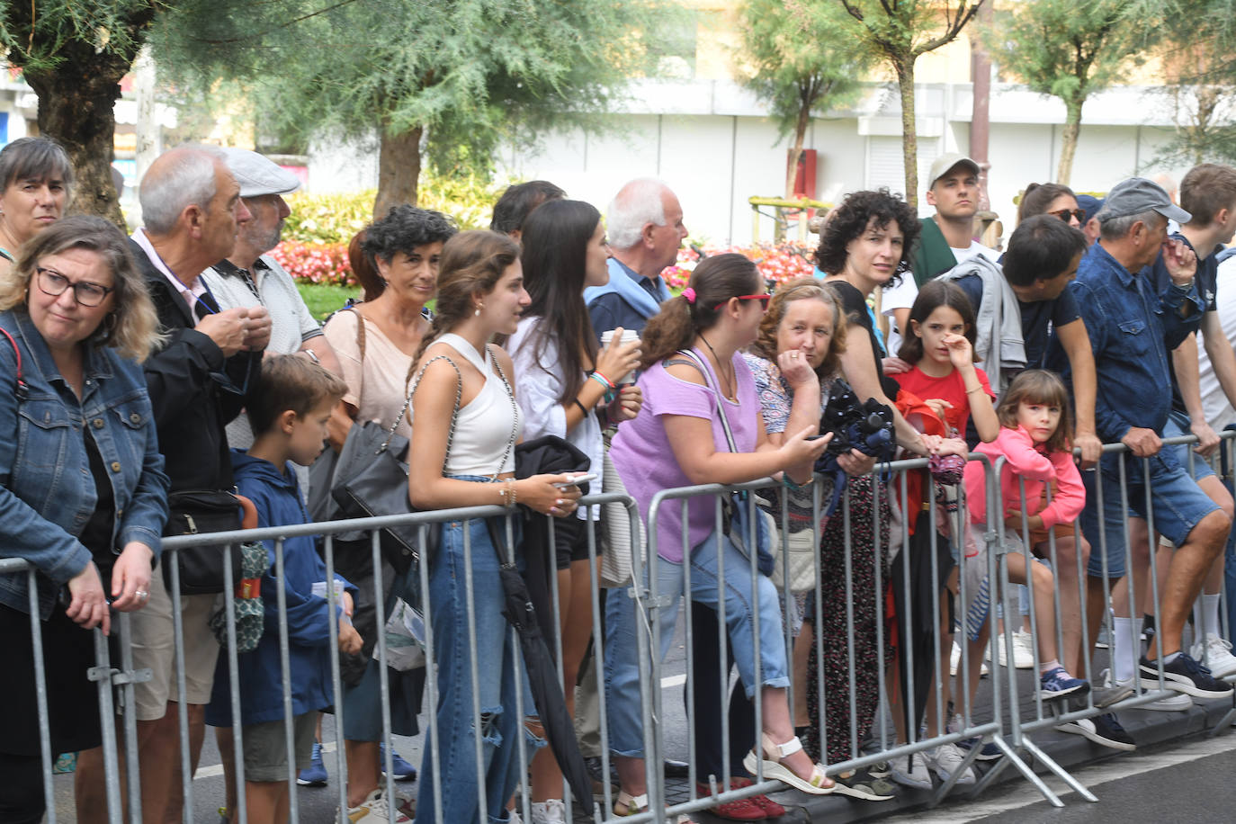Fotos: Búscate en la salida de la Clásica de San Sebastián