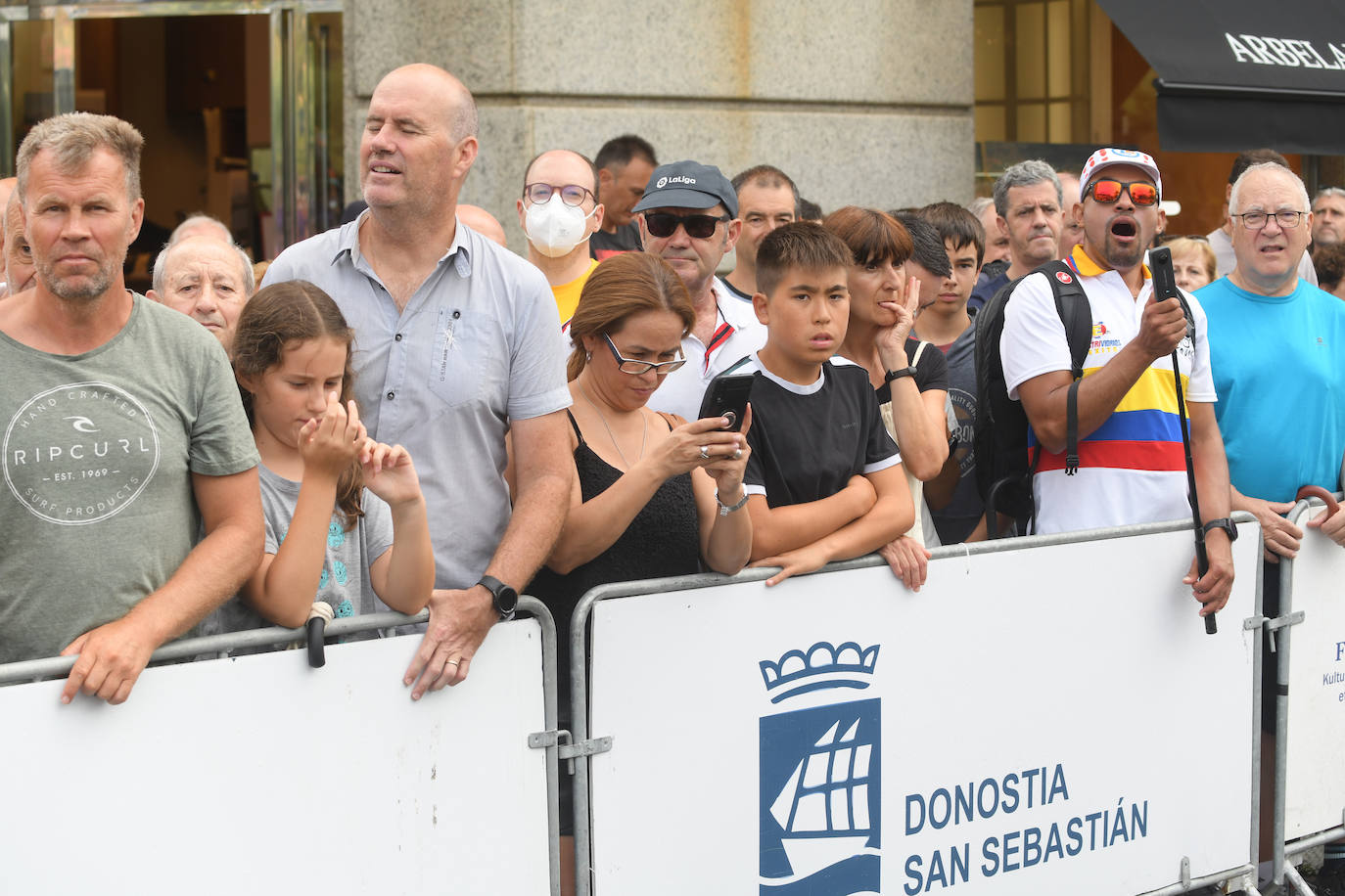 Fotos: Búscate en la salida de la Clásica de San Sebastián